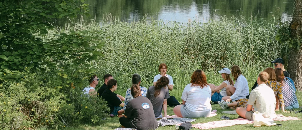 Grupė žmonių gamtoje